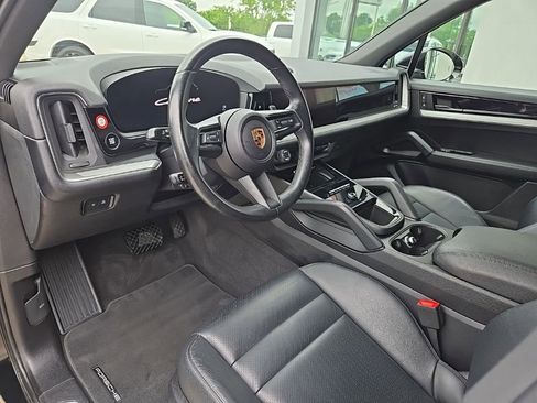 Used 2024 Porsche Cayenne w/ Premium Package AWD/4WD image 36
