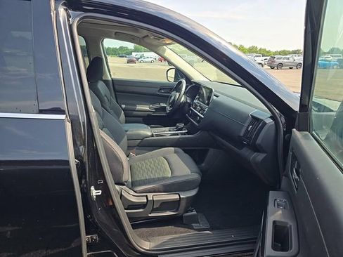 Certified 2025 Nissan Pathfinder SV w/ SV Premium Package FWD image 7