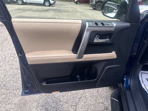 Used 2021 Toyota 4Runner SR5 Premium w/ Moonroof Package AWD/4WD image 12