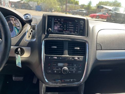Used 2016 Dodge Grand Caravan R/T w/ Driver Convenience Group FWD image 9