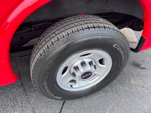 Used 2017 GMC Savana 3500 image 29