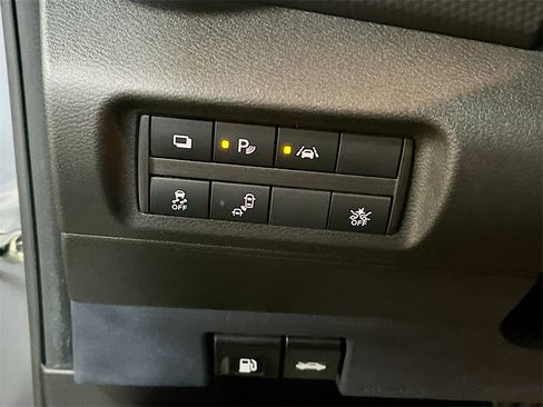 Used 2022 Nissan Kicks S image 10