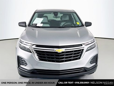 Used 2023 Chevrolet Equinox LS w/ LS Convenience Package FWD image 2