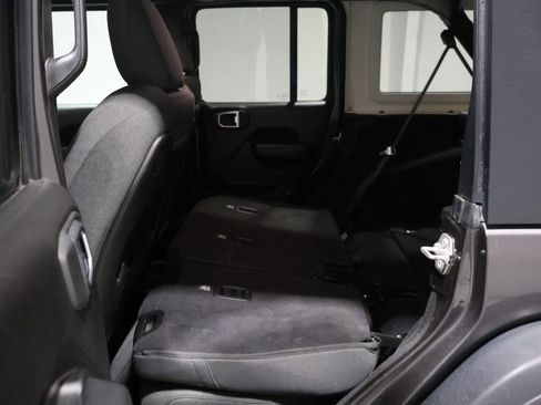 Used 2025 Jeep Wrangler Unlimited Rubicon image 17