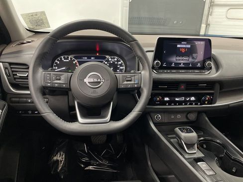 Used 2023 Nissan Rogue SV w/ SV Premium B Package image 5