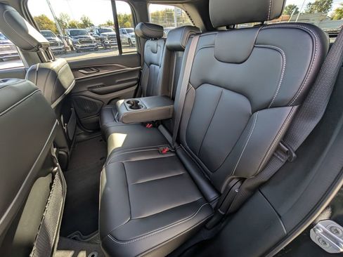 New 2025 Jeep Grand Cherokee Limited image 17