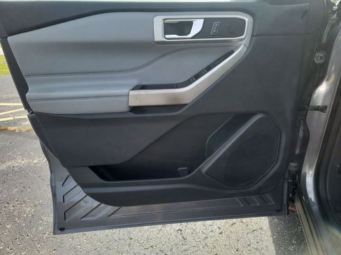 Used 2022 Ford Explorer XLT w/ Equipment Group 202A image 11