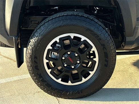 Used 2024 Toyota Tacoma TRD Off-Road image 9