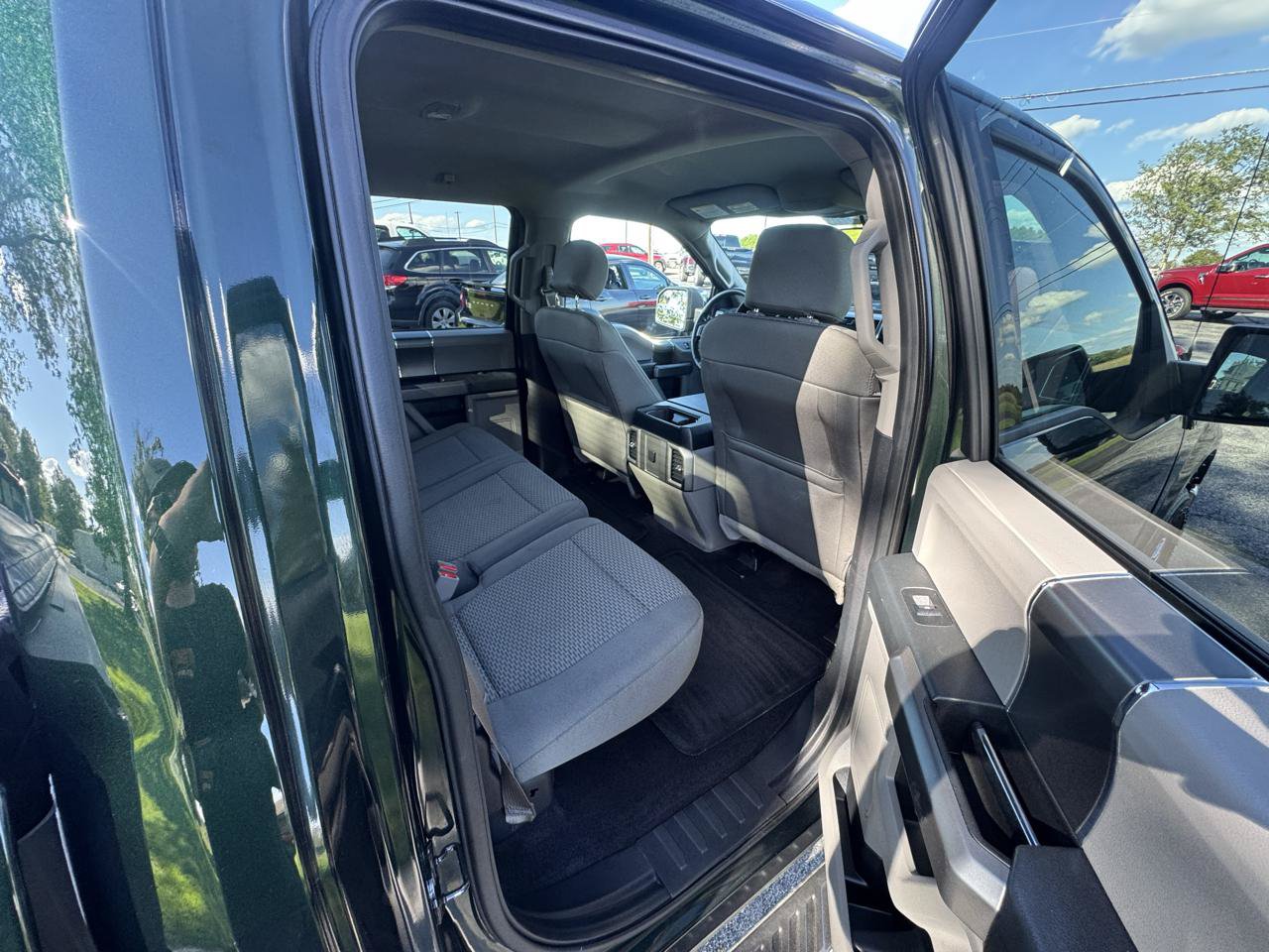 Used 2015 Ford F150 XLT w/ Equipment Group 301A Mid AWD/4WD image 13
