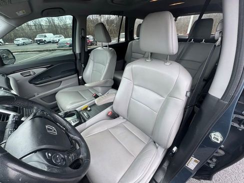 Used 2017 Honda Pilot Touring image 9
