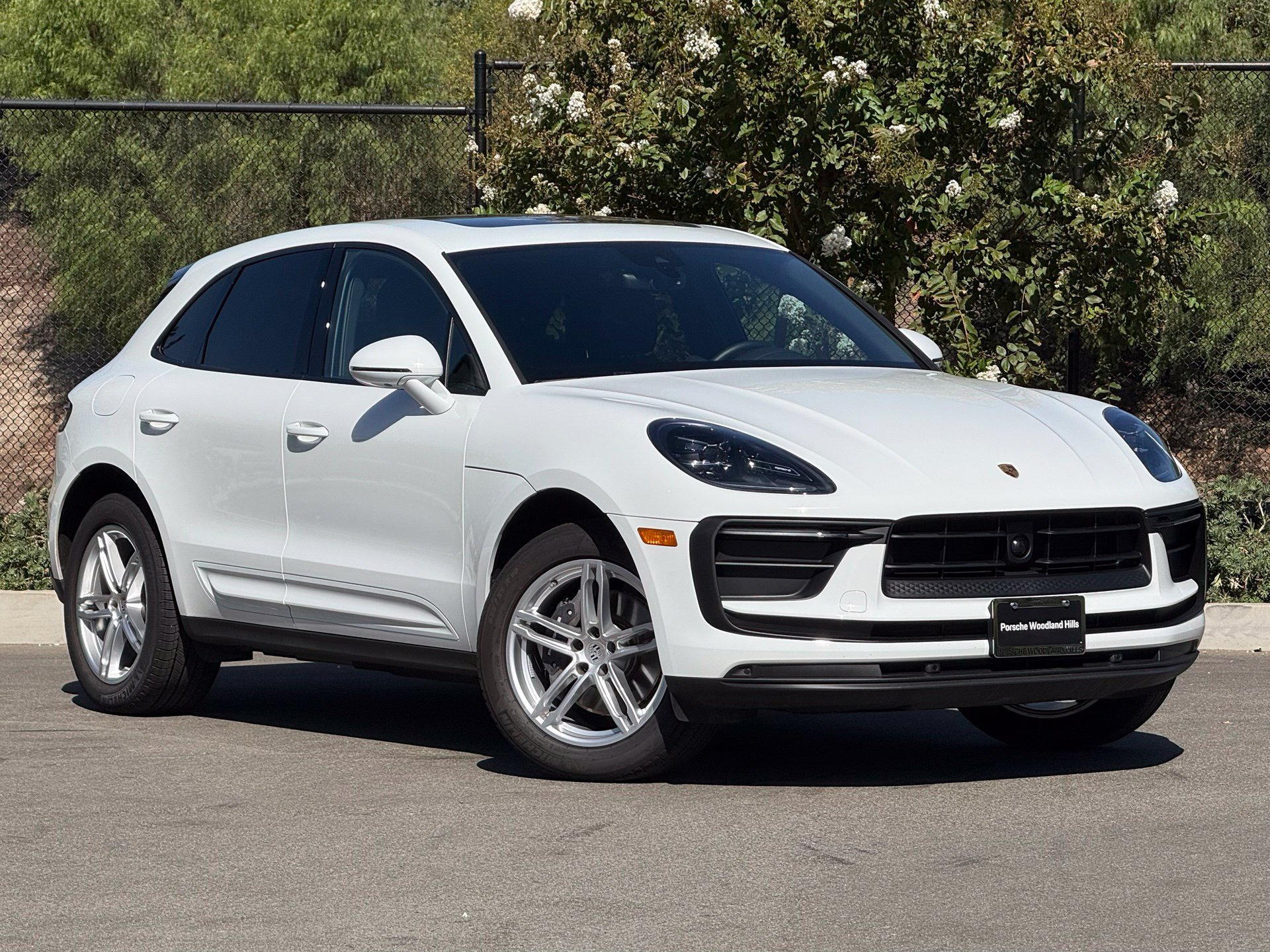 Used 2026 Porsche Macan AWD/4WD image 9