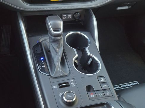 Used 2024 Toyota Highlander XSE image 21