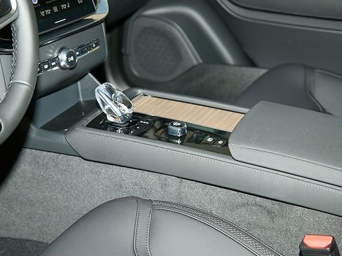 New 2025 Volvo XC90 B6 Plus w/ Protection Package Premier image 15