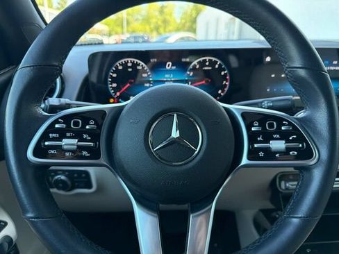 Used 2022 Mercedes-Benz GLB 250 image 26