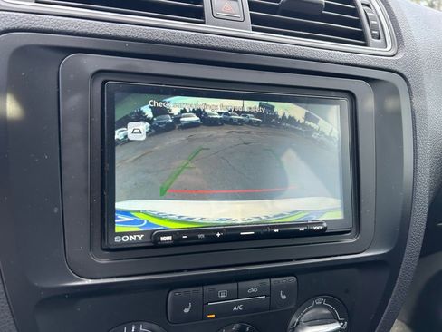 Used 2017 Volkswagen Jetta SE FWD image 16