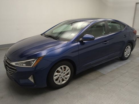 Used 2020 Hyundai Elantra SE FWD image 2