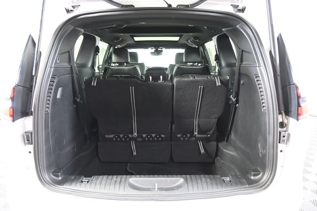 Used 2025 Chrysler Pacifica Limited FWD image 19
