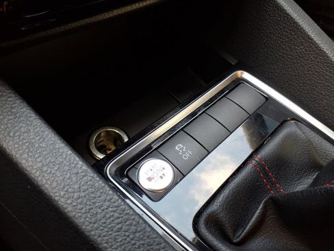 Used 2015 Volkswagen Jetta GLI SEL image 24