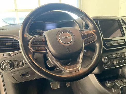 Used 2019 Jeep Cherokee Limited image 14