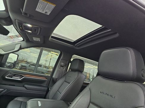Used 2025 GMC Sierra 3500 Denali w/ Denali Reserve Package image 19