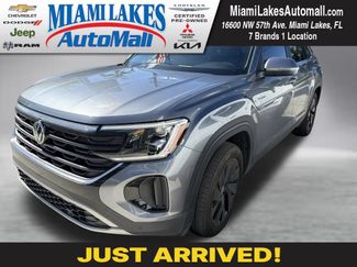 Used 2025 Volkswagen Atlas Cross Sport SE w/ Panoramic Sunroof Package FWD video 1
