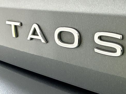 Used 2022 Volkswagen Taos SE w/ Panoramic Sunroof Package image 10