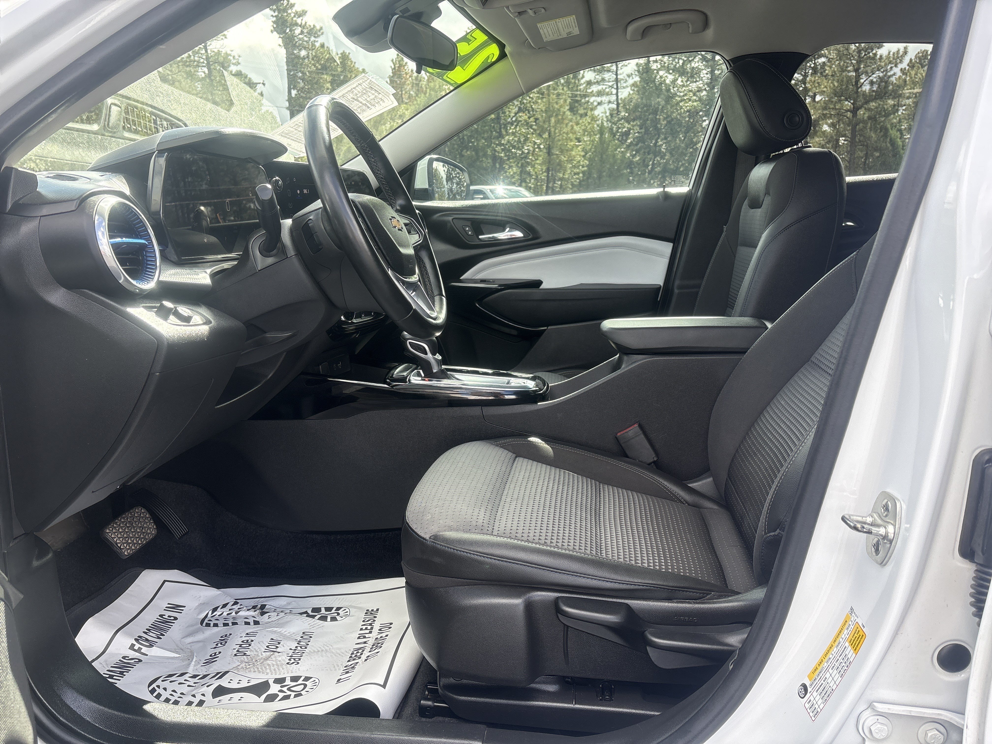 Used 2025 Chevrolet Trax LT w/ Driver Confidence Package FWD image 13