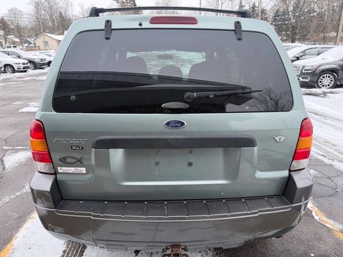 Used 2005 Ford Escape XLT image 4