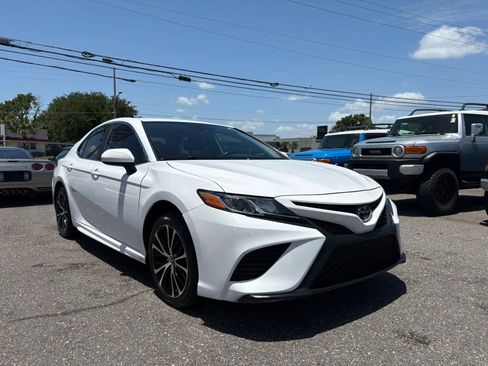 Used 2019 Toyota Camry SE FWD image 4