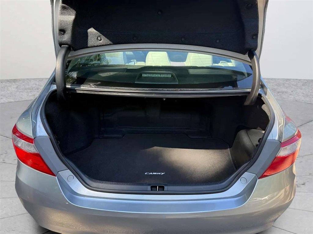 Used 2015 Toyota Camry XLE w/ Moonroof Package FWD image 15