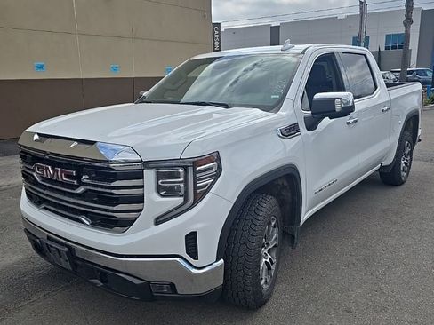 Used 2024 GMC Sierra 1500 SLT image 2