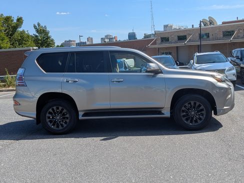 Used 2020 Lexus GX 460 Premium w/ Premium Package AWD/4WD image 2