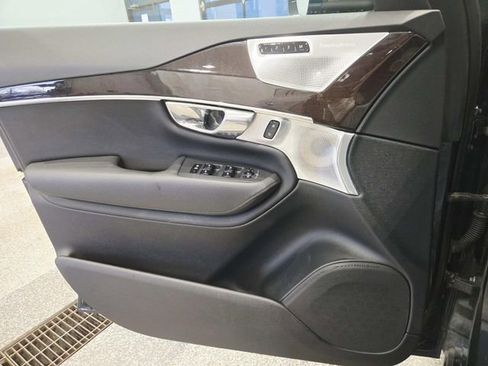 Used 2016 Volvo XC90 T6 Momentum w/ Momentum Plus Package image 31