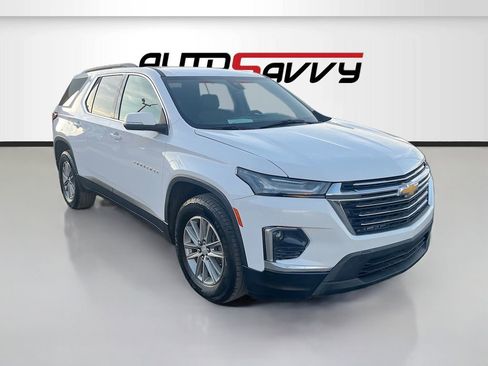 Used 2023 Chevrolet Traverse LT FWD image 1