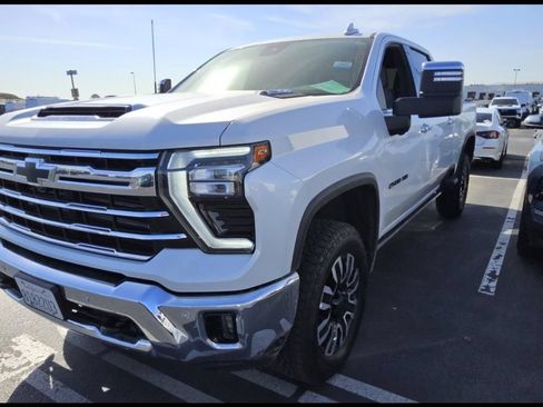 Used 2024 Chevrolet Silverado 2500 LTZ w/ LTZ Plus Package AWD/4WD image 2