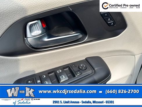Certified 2023 Chrysler Pacifica Touring-L FWD image 17