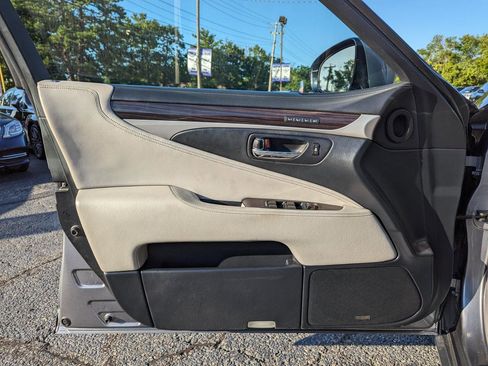 Used 2013 Lexus LS 460 AWD w/ Comfort Pkg image 11