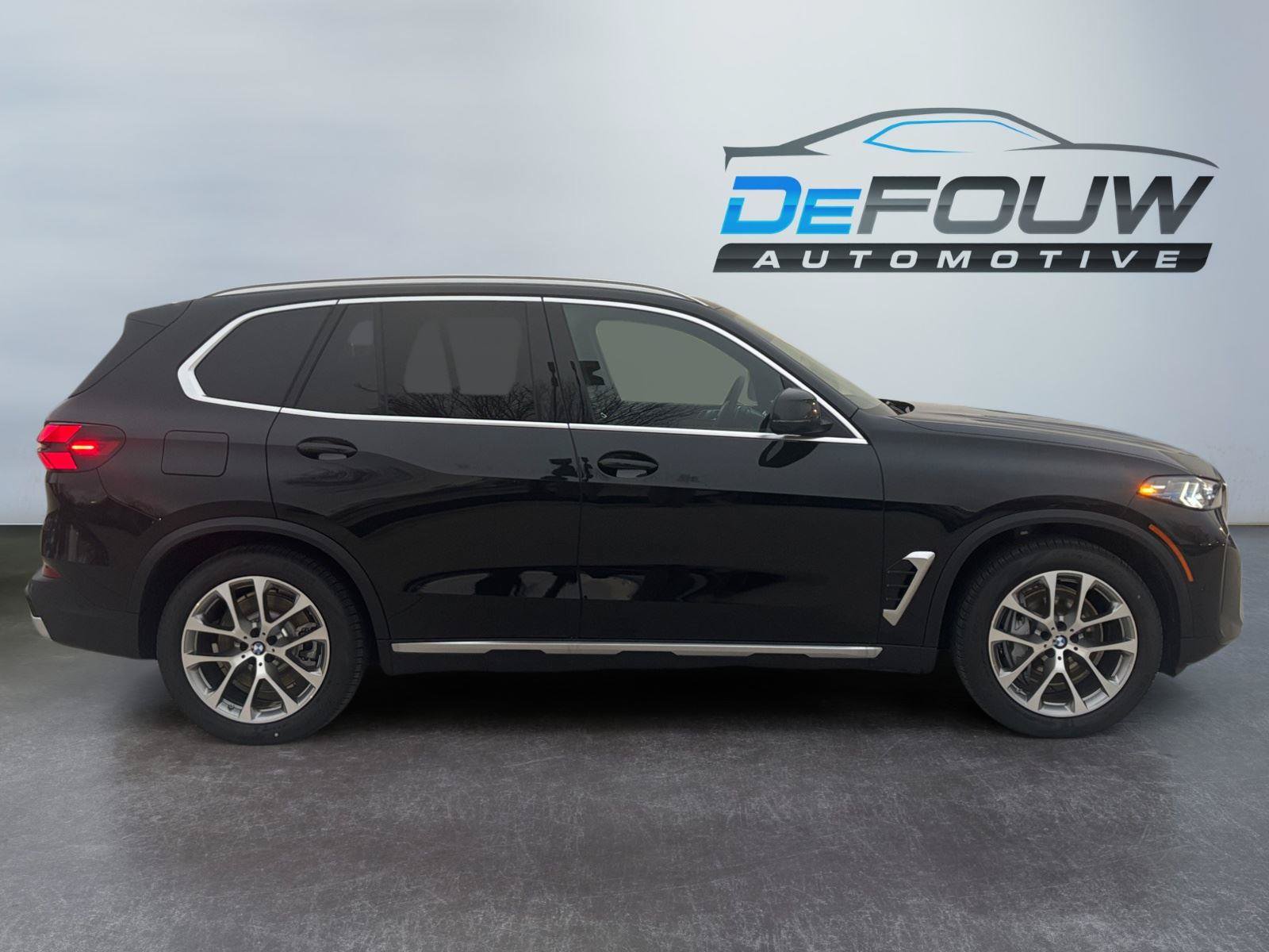 Used 2026 BMW X5 xDrive50e w/ Climate Comfort Package AWD/4WD image 2