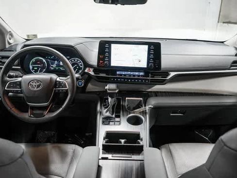 Certified 2024 Toyota Sienna Limited image 13