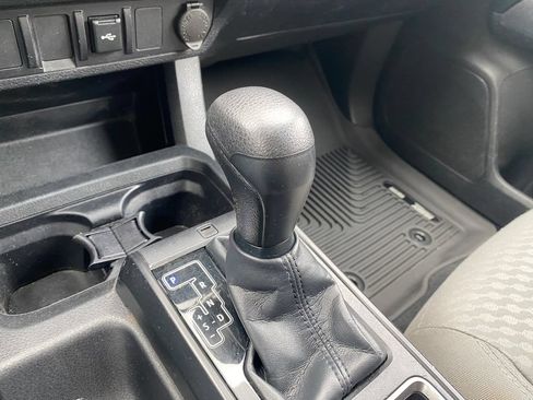 Used 2022 Toyota Tacoma SR RWD image 17