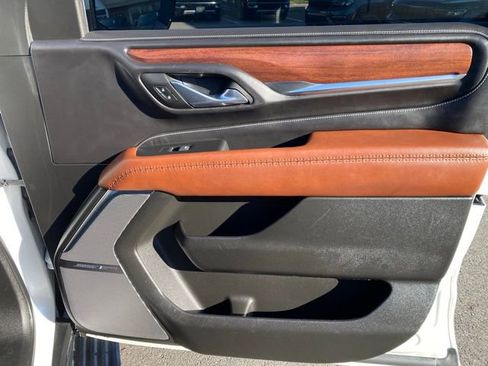 Used 2023 GMC Yukon Denali Ultimate image 32