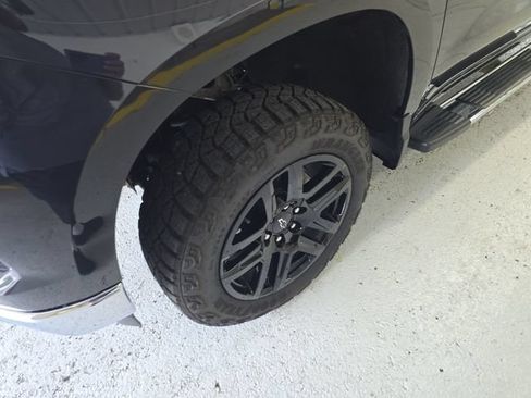 Used 2023 Chevrolet Silverado 1500 LT w/ Z71 Off-Road Package AWD/4WD image 9