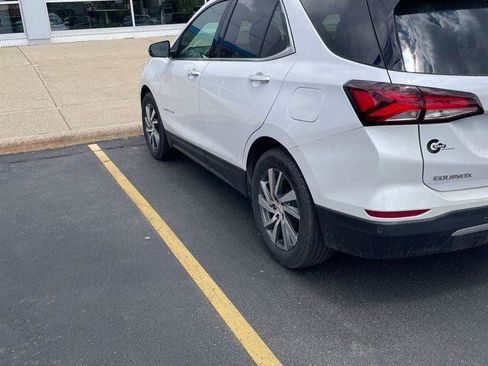 Used 2023 Chevrolet Equinox Premier FWD image 2