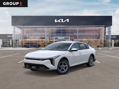 New 2025 Kia K4 LXS