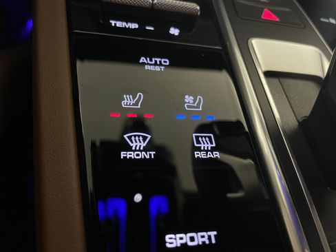 Used 2023 Porsche Cayenne S Platinum image 23