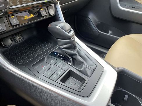 Used 2023 Toyota RAV4 XLE Premium image 30