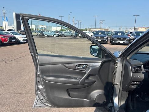 Used 2020 Nissan Rogue SV AWD/4WD image 11