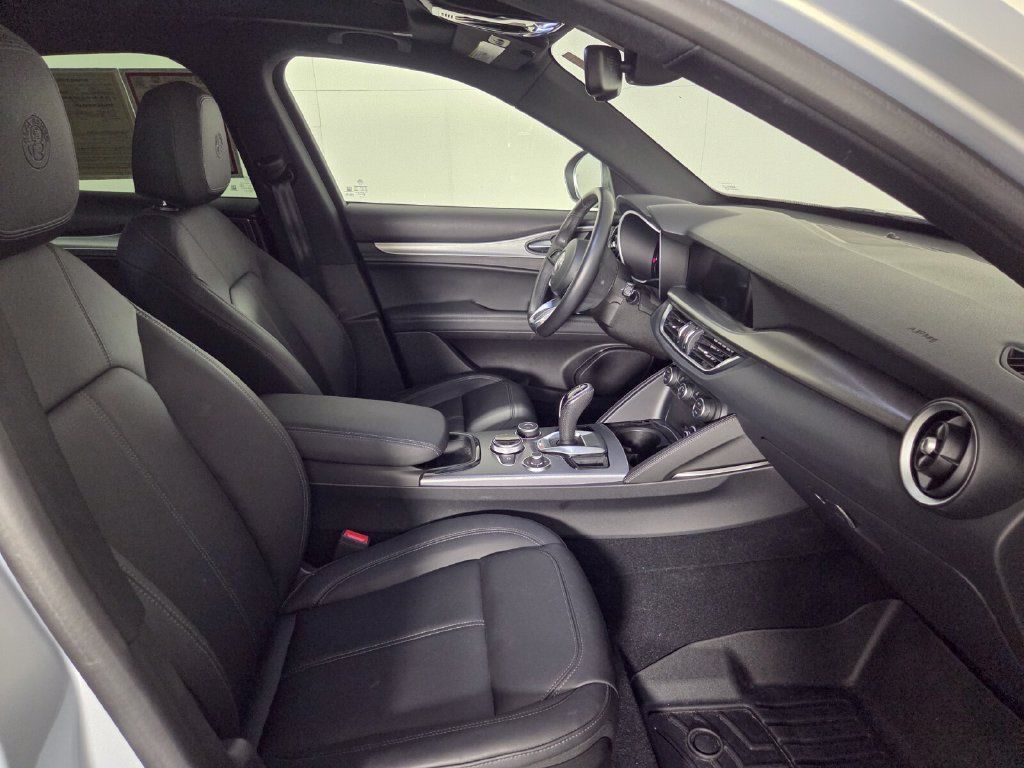 Used 2024 Alfa Romeo Stelvio Ti AWD/4WD image 32