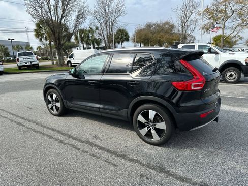 Used 2020 Volvo XC40 T5 Momentum w/ Protection Package Premier image 13