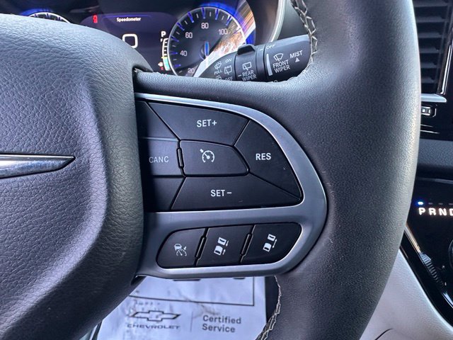 Used 2024 Chrysler Pacifica Touring-L FWD image 23